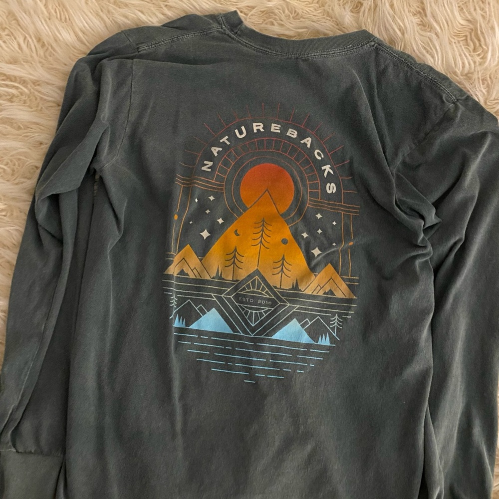 Nature backs long sleeve tee